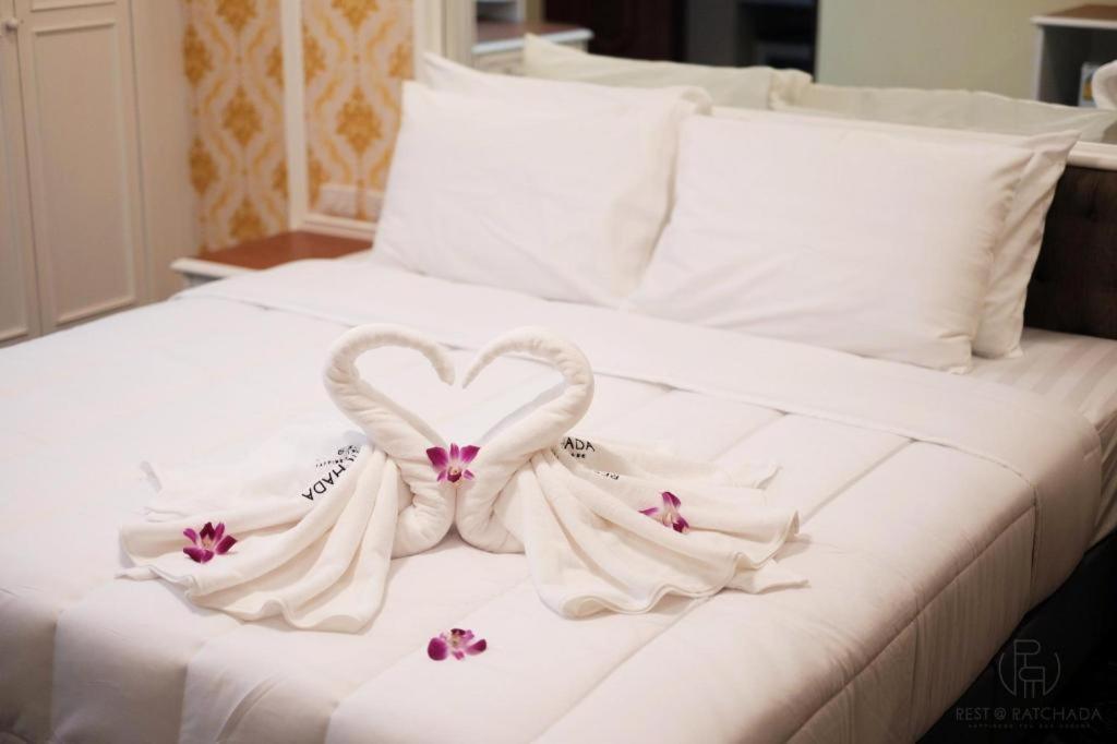 Rest@Ratchada Hotel Bangkok Ngoại thất bức ảnh