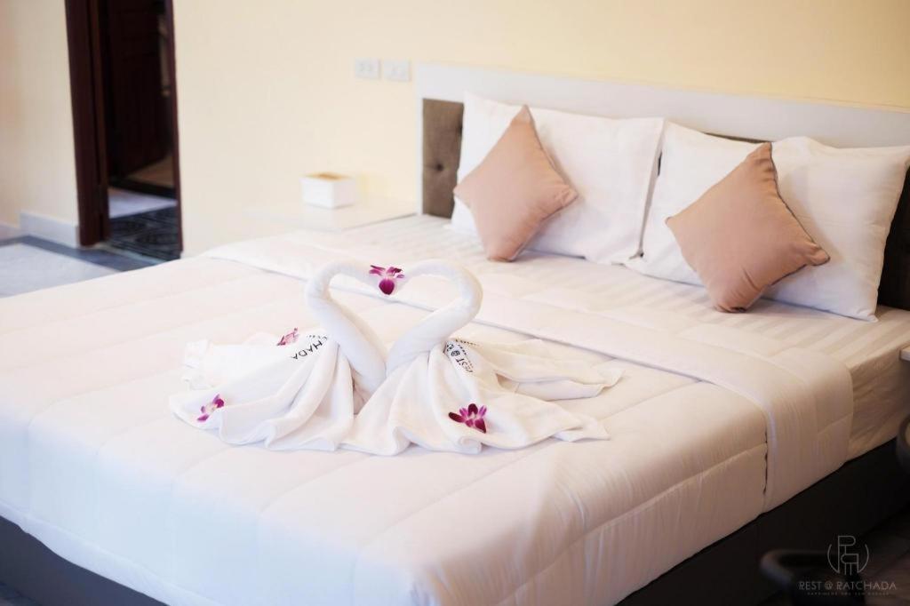 Rest@Ratchada Hotel Bangkok Ngoại thất bức ảnh