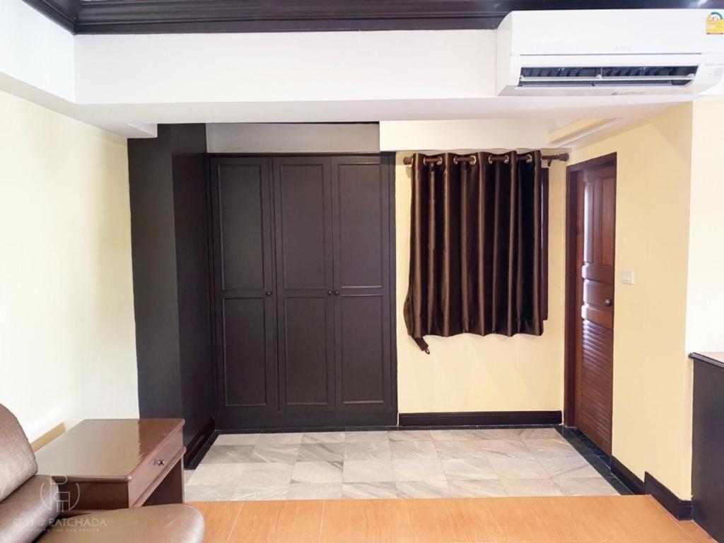 Rest@Ratchada Hotel Bangkok Ngoại thất bức ảnh