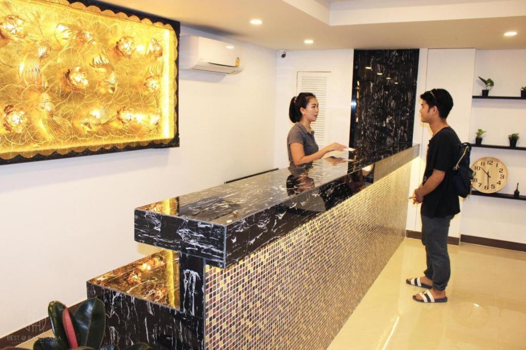 Rest@Ratchada Hotel Bangkok Ngoại thất bức ảnh