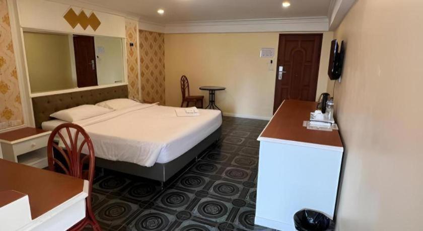 Rest@Ratchada Hotel Bangkok Ngoại thất bức ảnh
